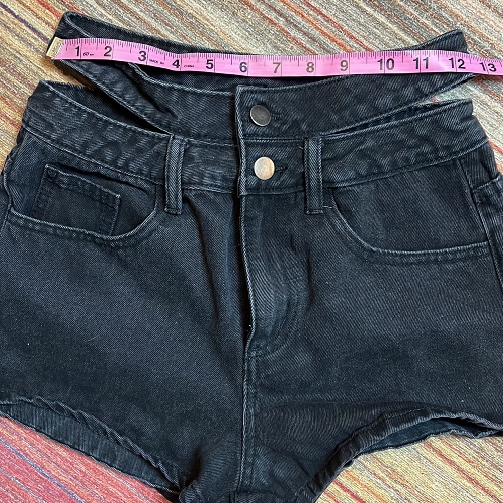 Le Lis Collection Black Denim Shorts - Picture 8 of 8